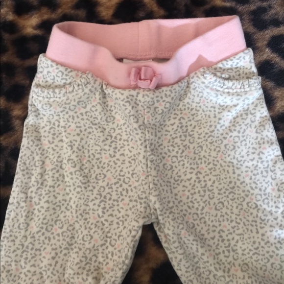 Cute little girls outfit. Great for Easter. - Picture 2 of 5